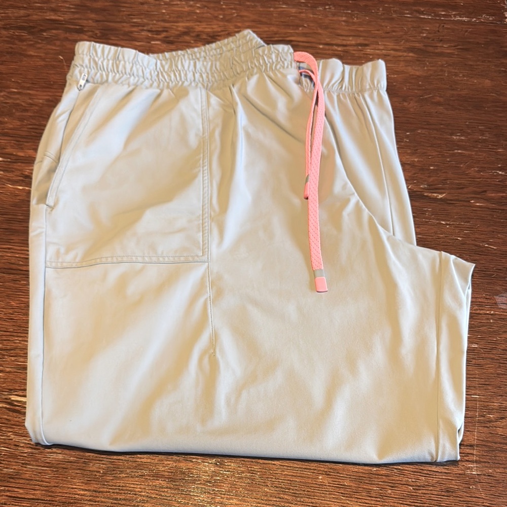 Woman’s Fabletics joggers size xxl/1x